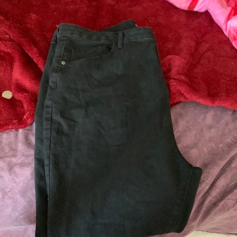 I am selling a plus size pair of jeans from boohoo. The size and color black 18